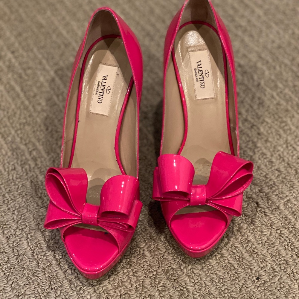 Valentino Hot Pink Patent Bow Patent Leather Pumps
